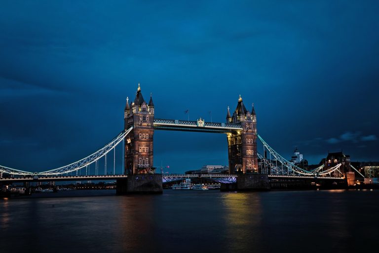 English cities push to introduce a visitor tax for tourists