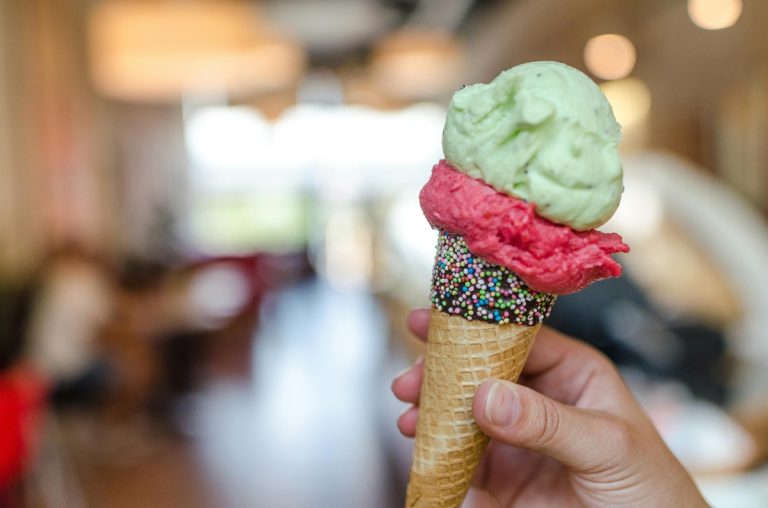 From resort buffets to long flights: simple tips for eating well on holiday