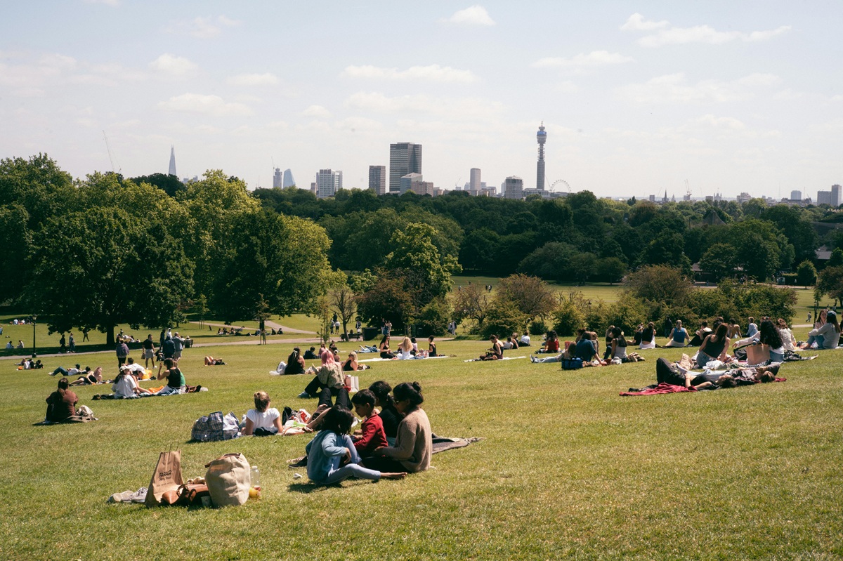 UK shoppers slam the brakes on purchases – except for gaming and picnics