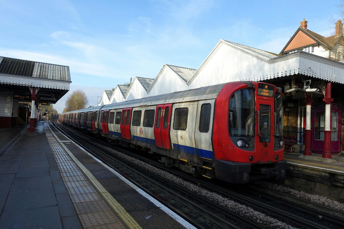 The UK’s patchy train WiFi is getting a Starlink-style upgrade by 2030