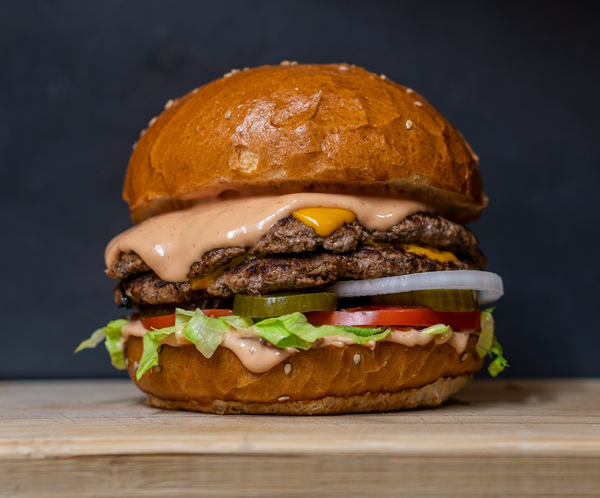 UK to ban junk food ads before 9pm
