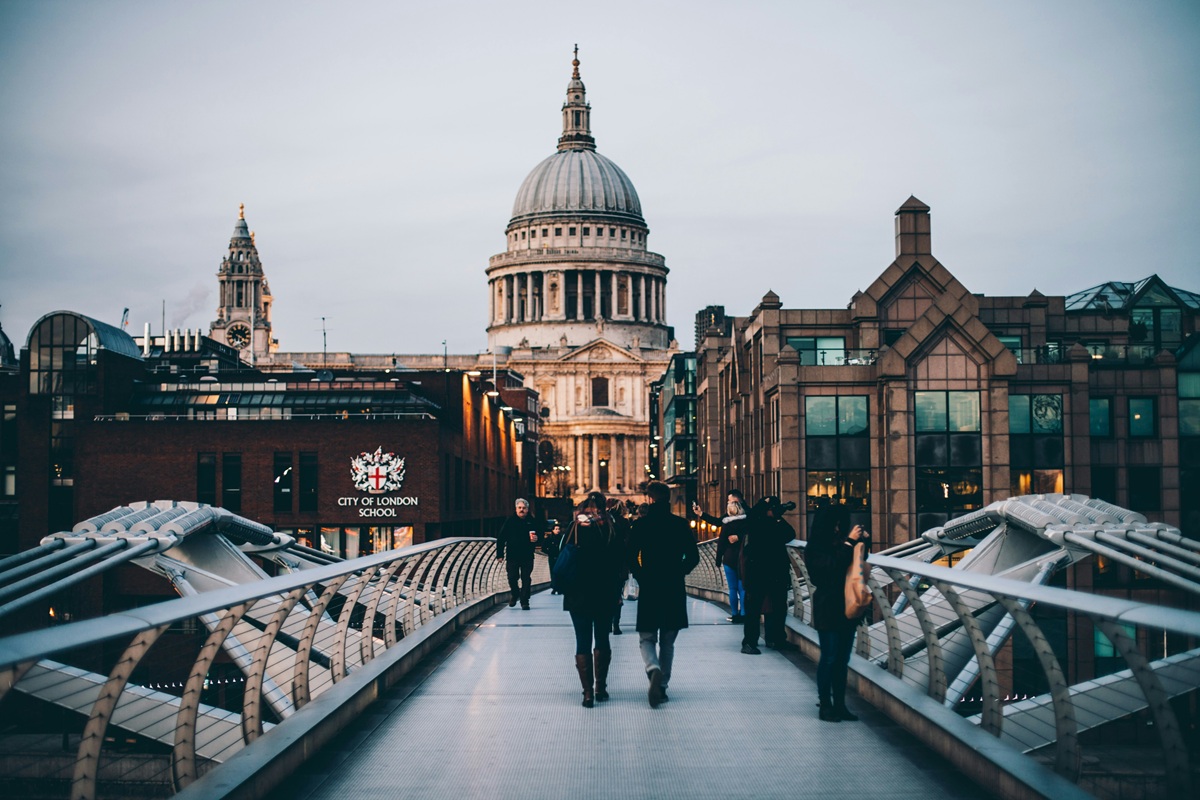UK business confidence continues to improve