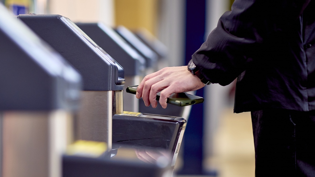 UK begins trials of ticketless train travel