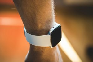 UK researchers: Loose shirt buttons beat Apple Watch tracking