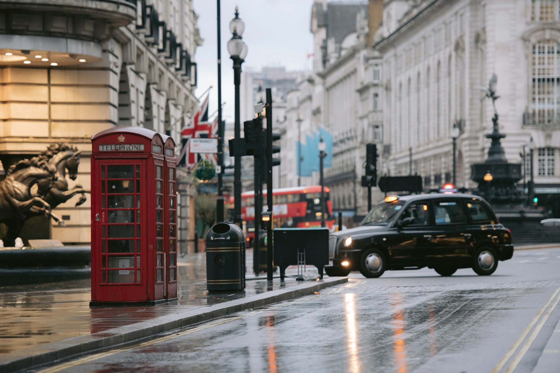 Push to introduce longer shopping hours on Sundays in London